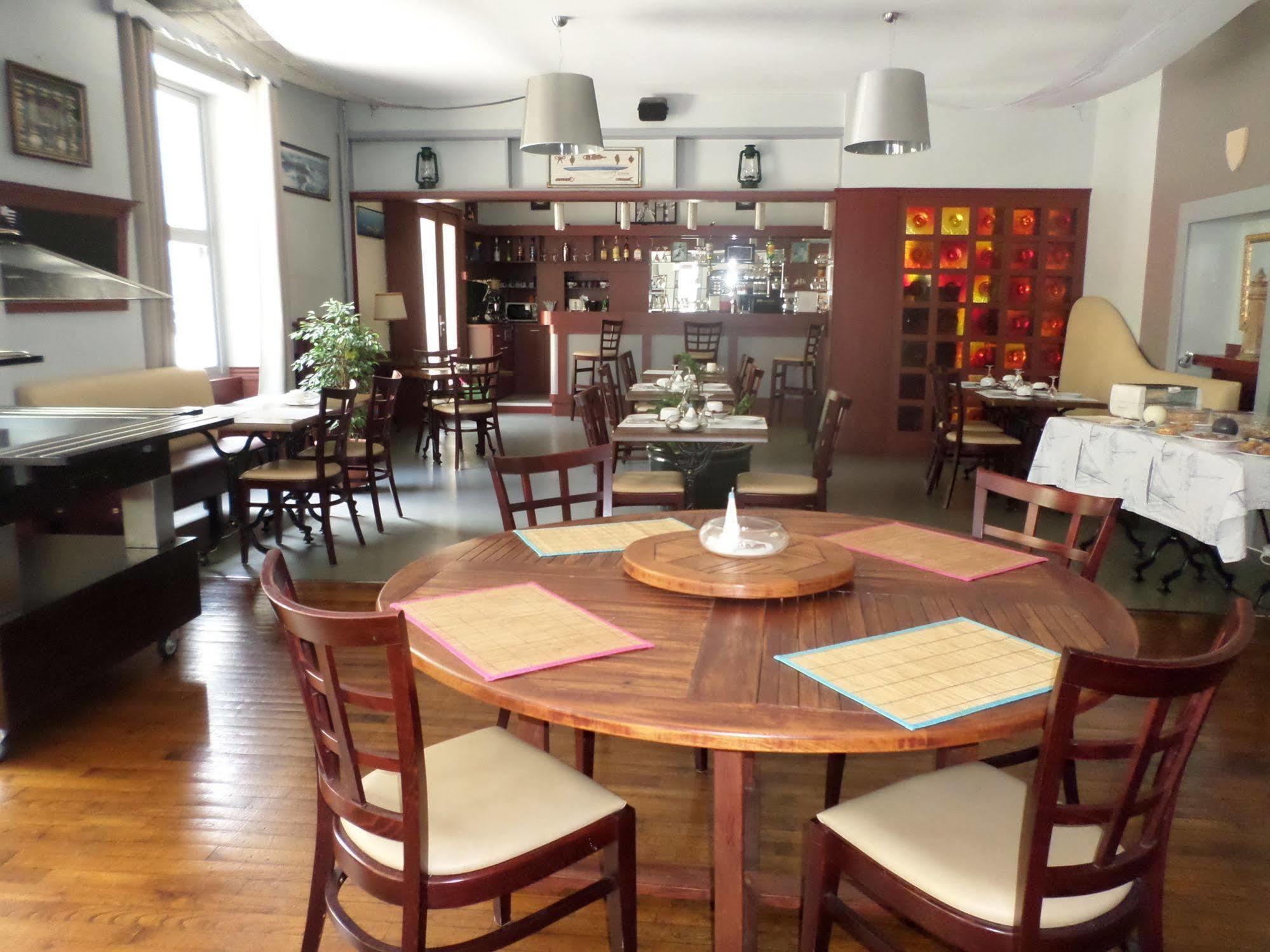 Hotel Angelys Ploërmel Zewnętrze zdjęcie